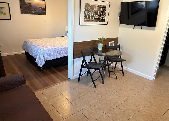 Bide-A-Wee Inn And Cottages