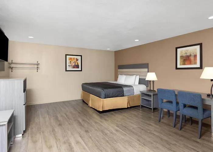 Travelodge By Wyndham Banning Casino And Outlet Mall