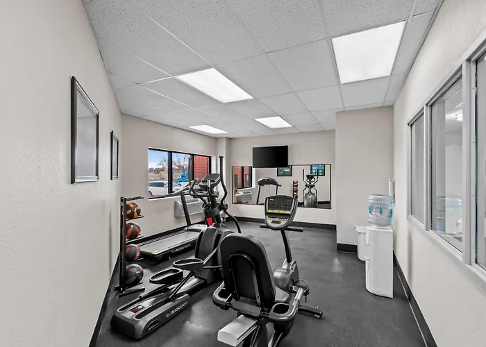Days Inn & Suites By Wyndham Des Moines Airport