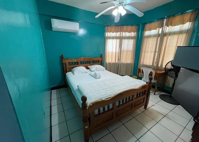 Chaleanor Hotel