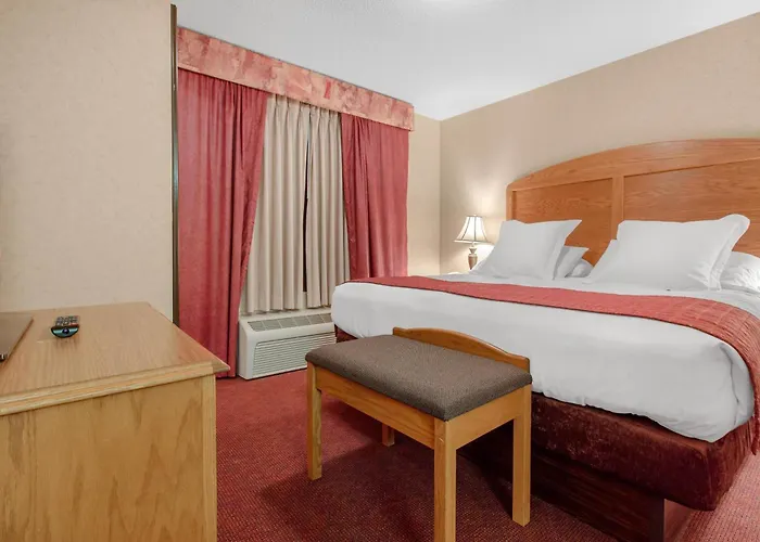 Norfolk Lodge & Suites, An Ascend Collection Hotel