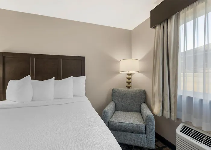 Best Western North Bryant Inn