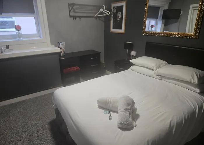 Peek-A-Booze - Budget Hotel - Adults Only