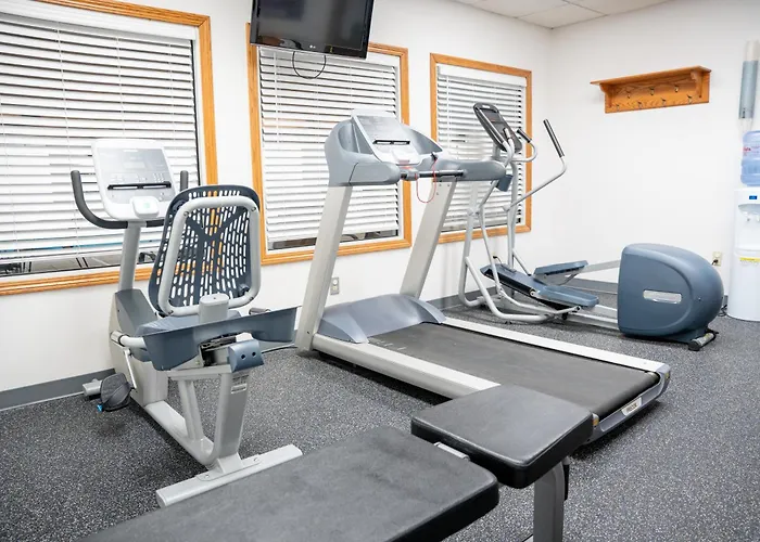 Coshocton Village Inn & Suites