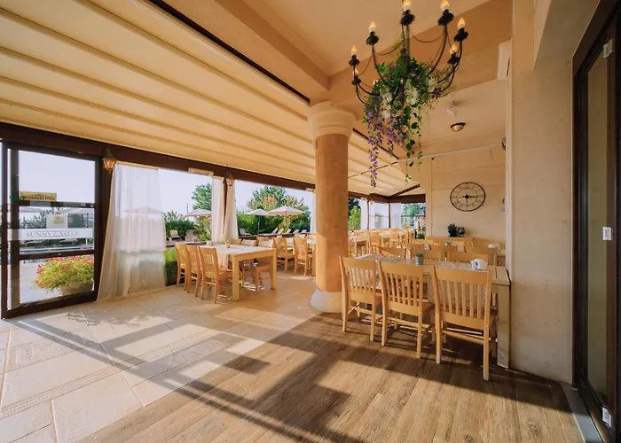 Sunny Castle Hotel