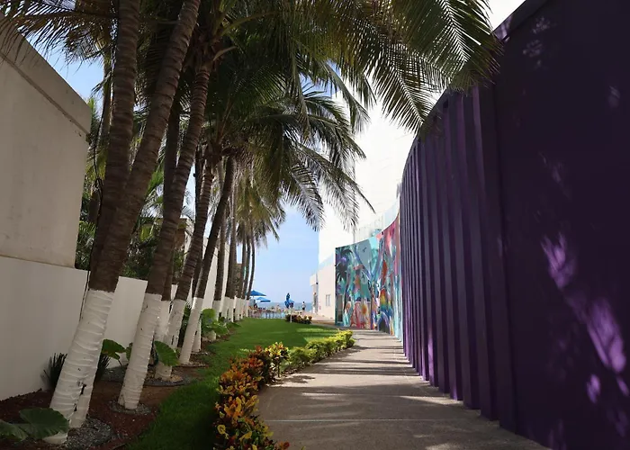 Garner Hotel Mazatlan Beach By Ihg