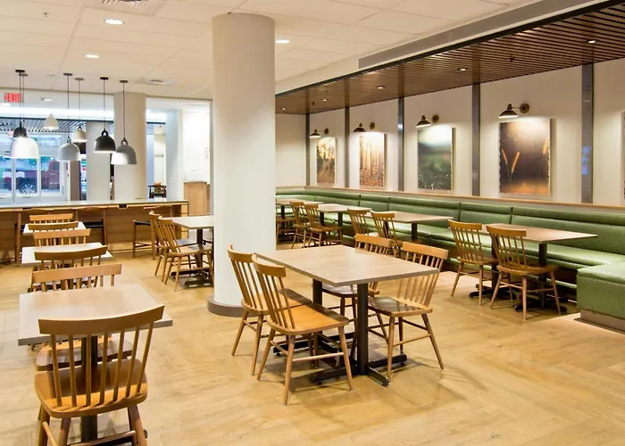 Fairfield Inn & Suites By Marriott Nashville Airport