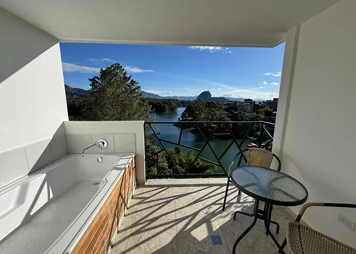 La Madriguera Hotel Guatape Con Embalse