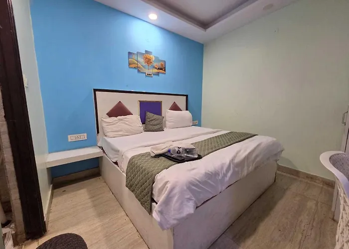 Hotel O Nangloi Railway Station Formerly Chahal Guest House
