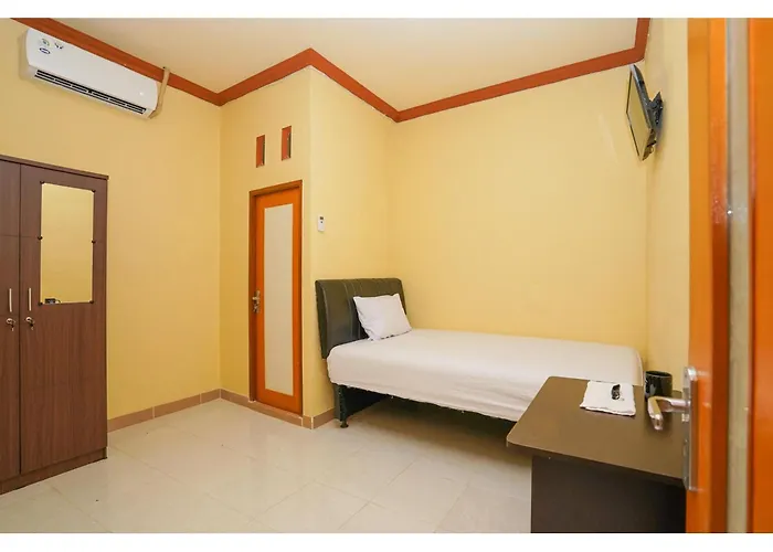 Oyo Life 2619 Kost Keluarga Cemara