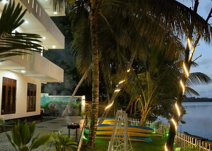Scenery River Star Hotel