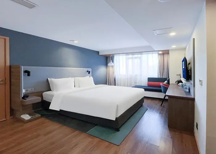 Holiday Inn Express Qingdao City Center By Ihg