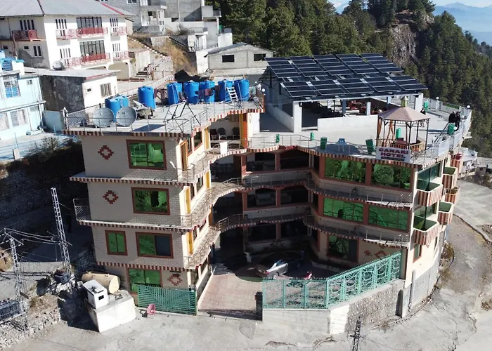 Canari Hotel Kashmir View