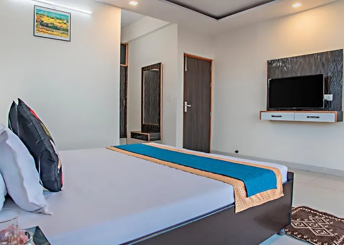 The Cloud Berry: Serviced Villa with Private Balcony and Bonfire in Kasauli