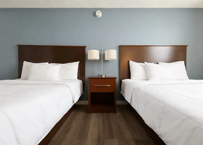 Hotel 8