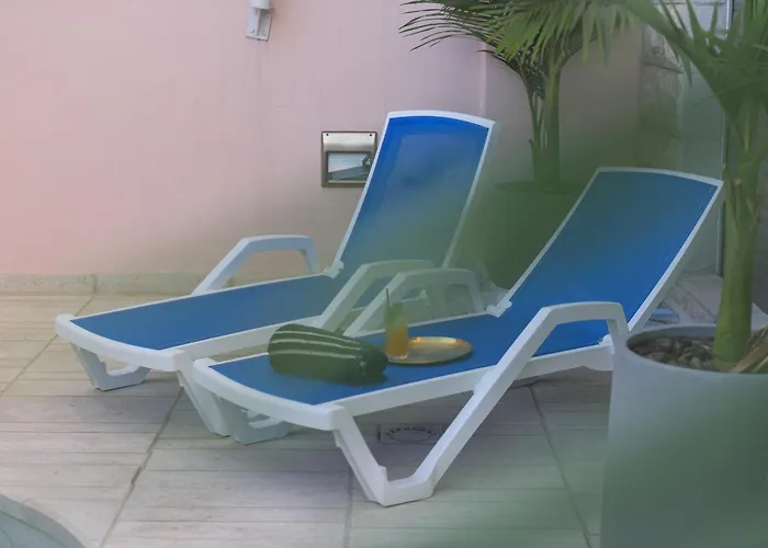 Dar Al Mauge Boutique Hotel With Outdoor Pool