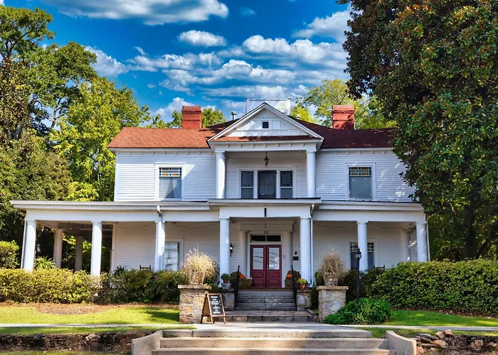 Veranda Historic Inn