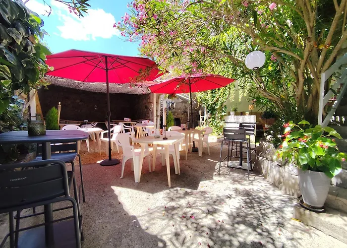 Auberge Les Voûtes - Chambres d'hôtes à Lanas, Sud Ardèche - Demi-Pension