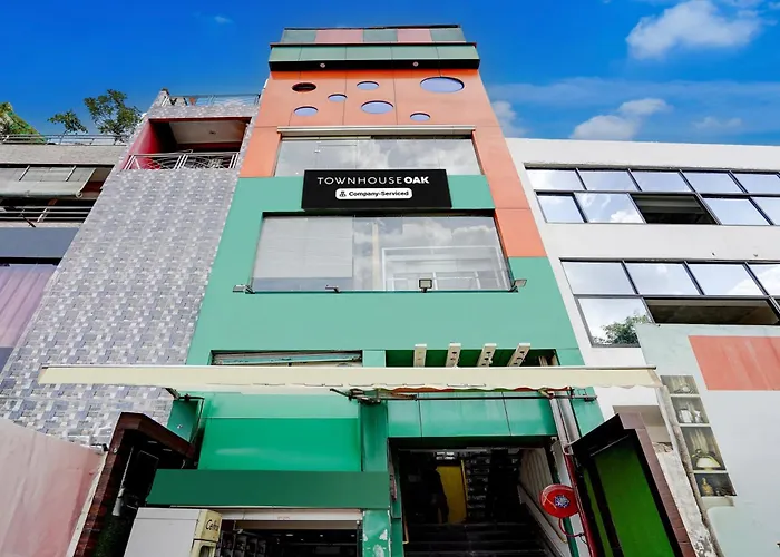 Super Oyo Townhouse Oak Prayagraj Allahabad University-Railway Junction Formerly Ballians