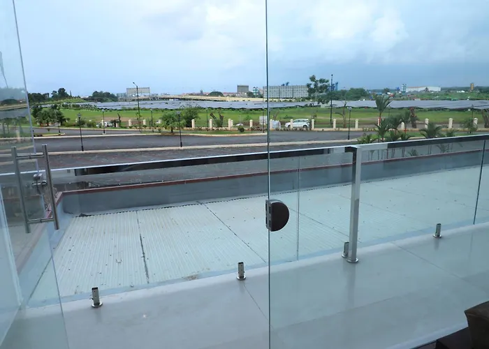 Aura Airport Hotel