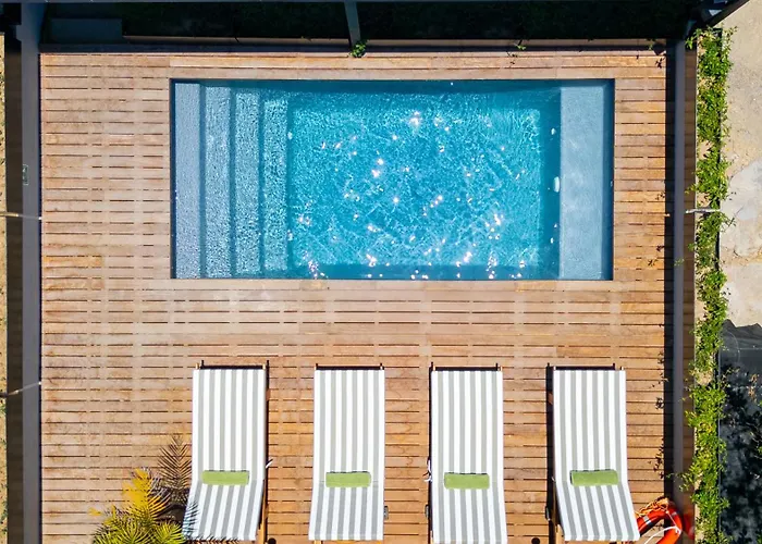 Alma Surf Lodge