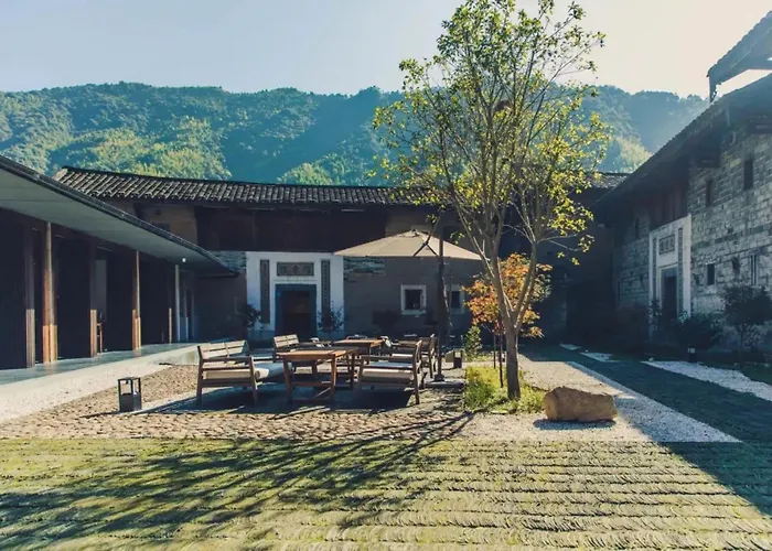Tsingpu Tulou Retreat 青普文化行馆 南靖土楼店