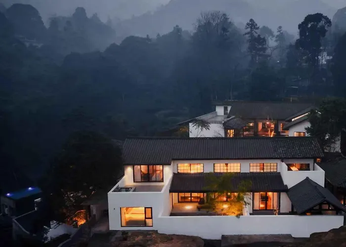 Alan Forest Stream Vacation Homestay, Mount Emei