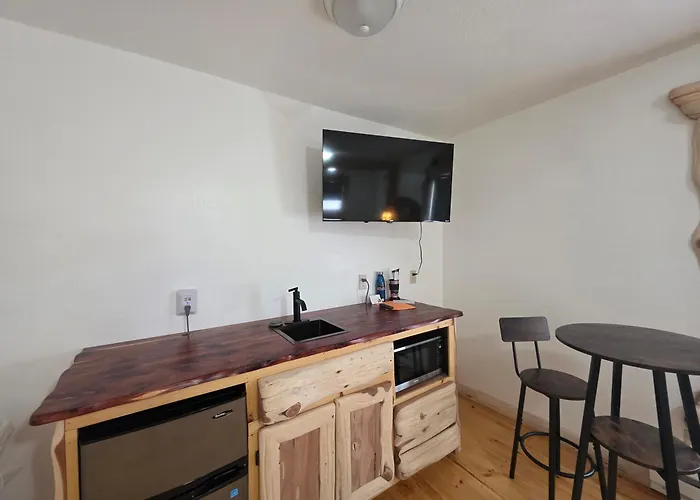 Gateway Inn And Suites Llc