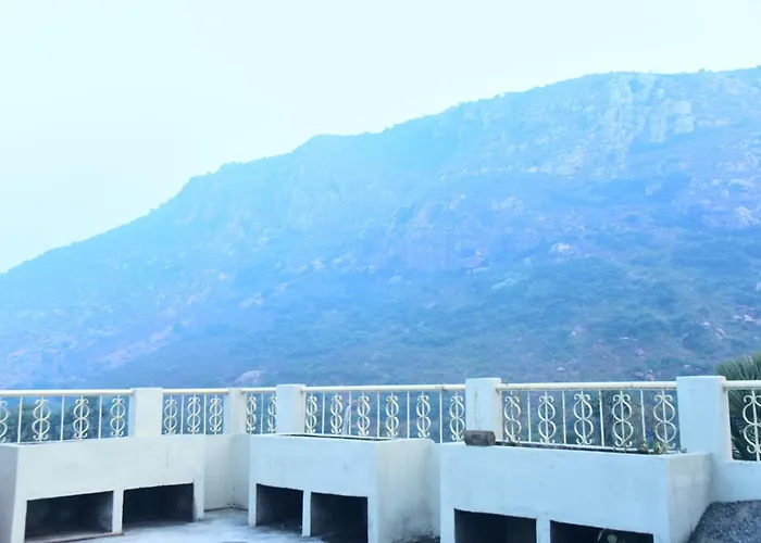 Aakarsh Hill View Hotel