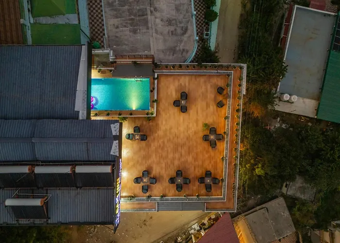 Perfectstayz Premium Pinaaki Rooftop Cafe With Ganges View