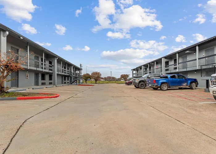 Super 8 By Wyndham Texas City - Galveston Area