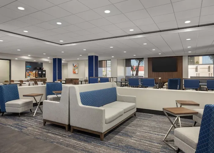 Holiday Inn Express & Suites Phoenix - Midtown, An Ihg Hotel