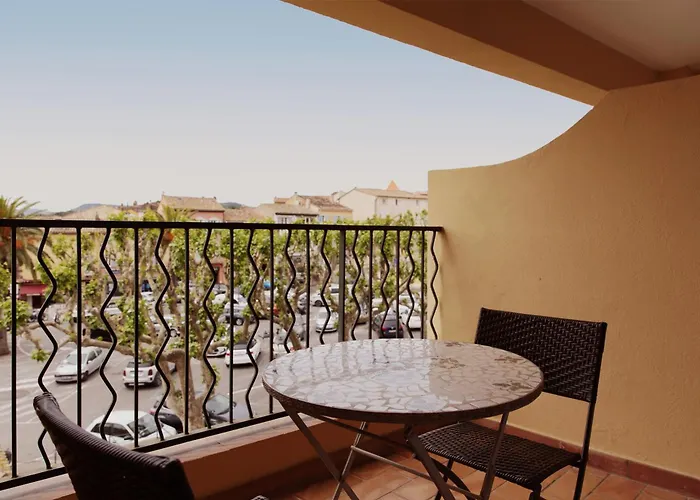 Coq Hotel