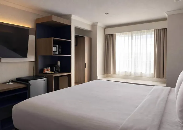 Econo Lodge Inn & Suites Santa Rosa South