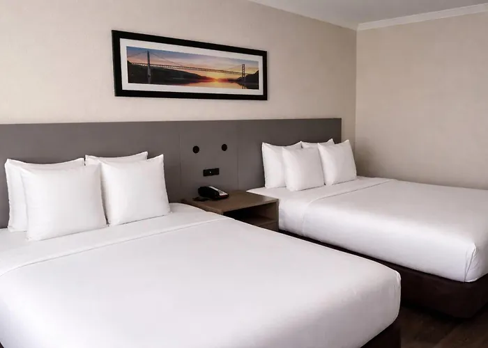 Econo Lodge Inn & Suites Santa Rosa South
