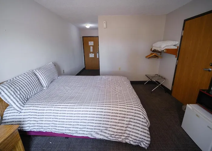 Westwood Inn & Suites Kimball I 90