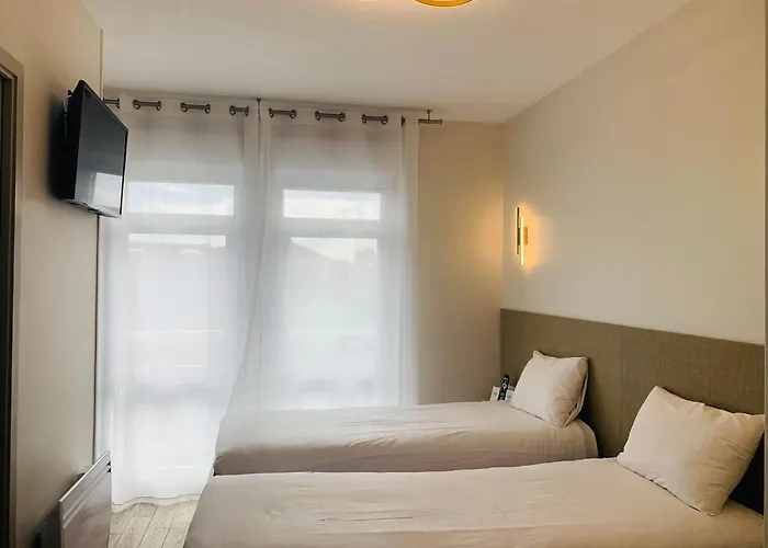 Logis Hotel Saint Guirec Et De La Plage