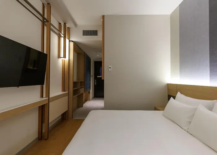 Jr Kyushu Hotel Blossom Naha