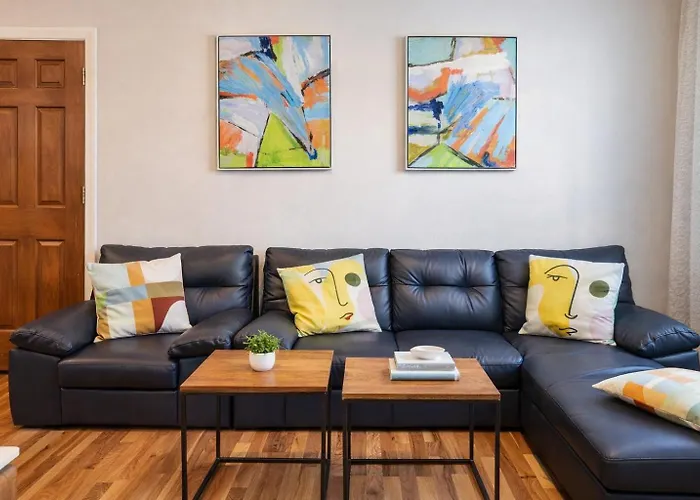 Vacation House, 2 Miles To Beach, Smart Tvs, Grill