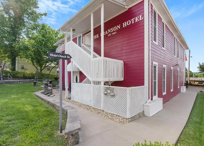 Dreams2Reality | Historic Branson Hotel - Serendipity Room - Downtown