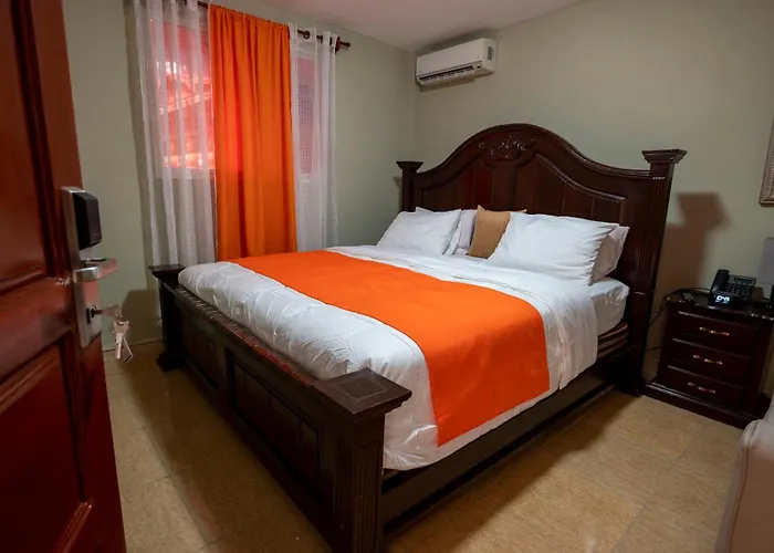Vivy Hill'S Hotel