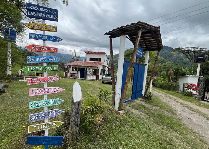 Mirador De Las Pirámides