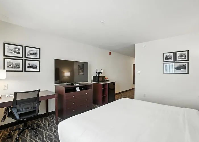 Cobblestone Hotel & Suites - Bellefontaine