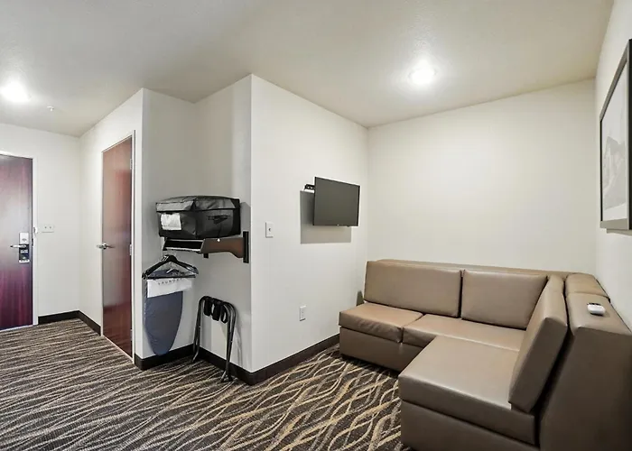 Cobblestone Hotel & Suites - Bellefontaine