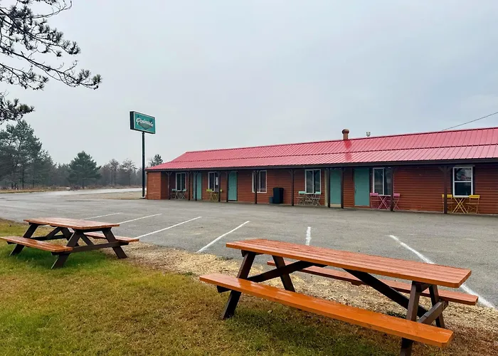 Peninsula Point Lodge