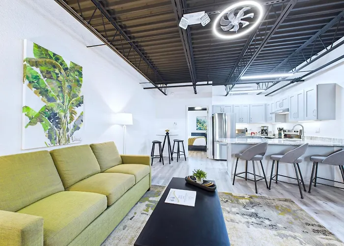 Sleek Coastal Loft Close To Port & Beach -Unit 205