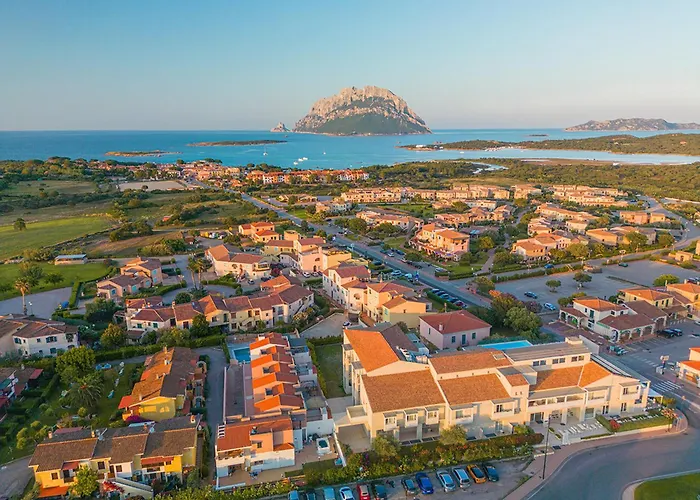 Isa - Hotel With Panoramic Swimming Pool In Porto San Paolo Just 850 Mt From The Sea