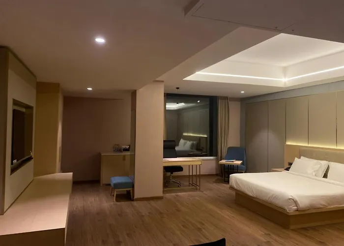 Hotel P4 City Center Jabalpur