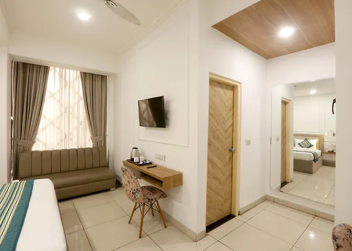 Hotel Emerald Suites By Aura