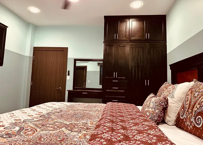 Hotel Sea Queen Suite & Golf Cart Rental